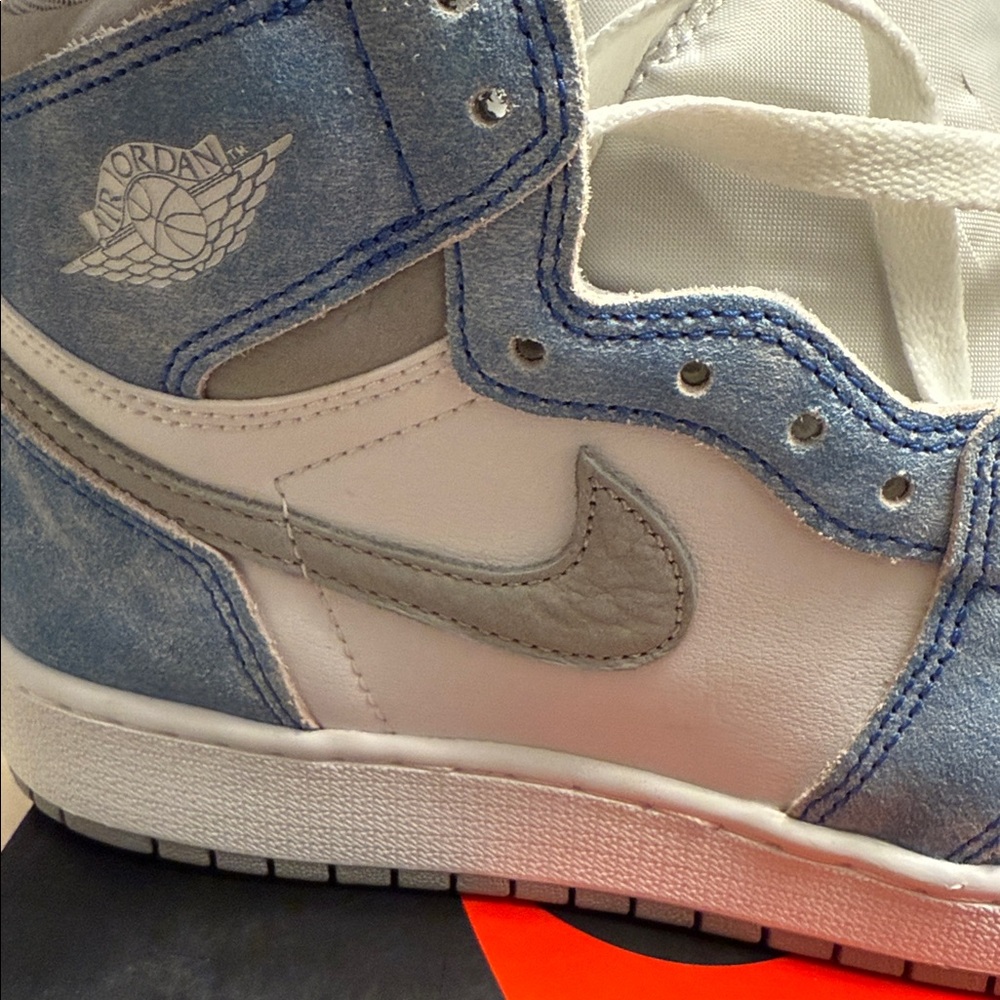 Nike White and Blue High-Top Sneakers- New in Box - Picture 3 of 6